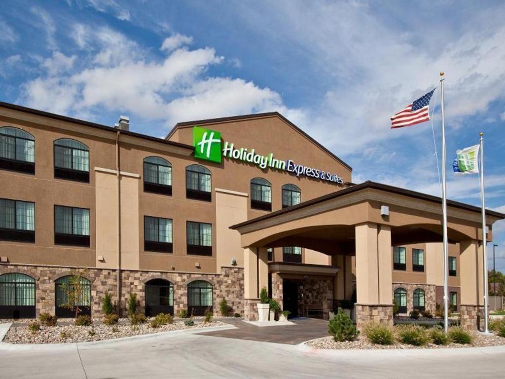 Holiday Inn Express Hotel & Suites Grand Island By Ihg Exterior photo