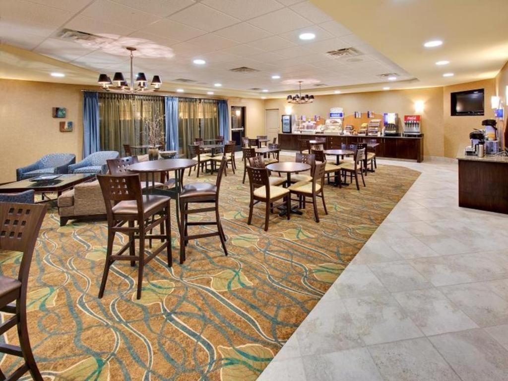 Holiday Inn Express Hotel & Suites Grand Island By Ihg Exterior photo