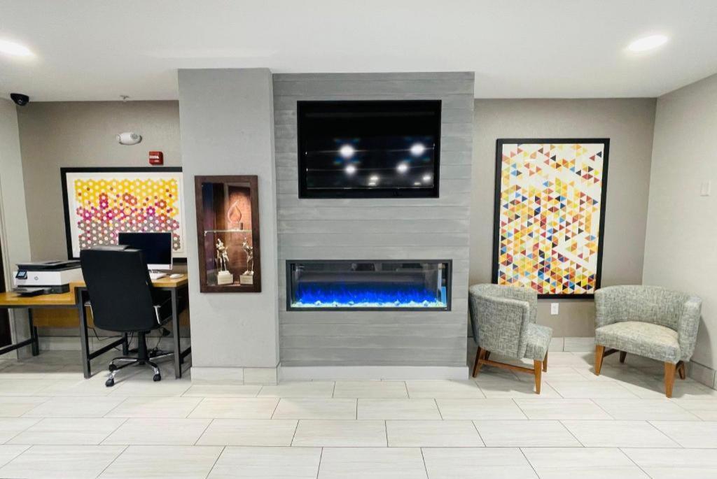 Holiday Inn Express Hotel & Suites Grand Island By Ihg Exterior photo