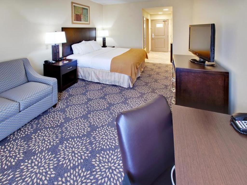 Holiday Inn Express Hotel & Suites Grand Island By Ihg Exterior photo