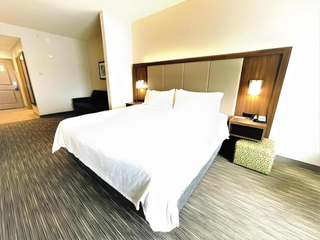 Holiday Inn Express Hotel & Suites Grand Island By Ihg Exterior photo